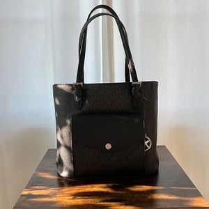 Michael Kors Jet Set Medium Pocket MF Tote